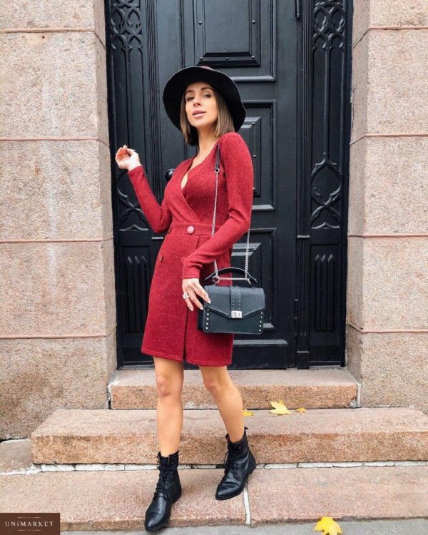 Заказать в подарок женское приталенное платье с пуговицами из трикотажа рубчик бордового цвета на корпоратив Украина