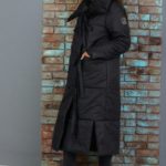 Придбати недорого жіночу зимову куртку з плащової тканини на синтепоні чорного кольору оптом Україна