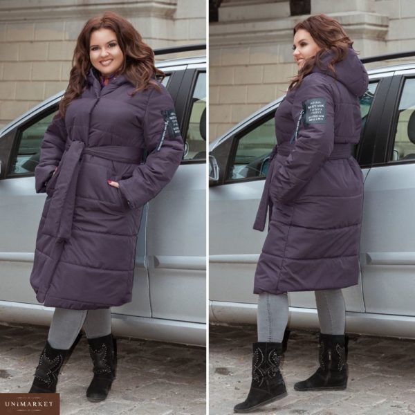 Замовити в подарунок жіночу куртку пальто з поясом з синтепону стьобала фіолетового кольору великих розмірів недорого