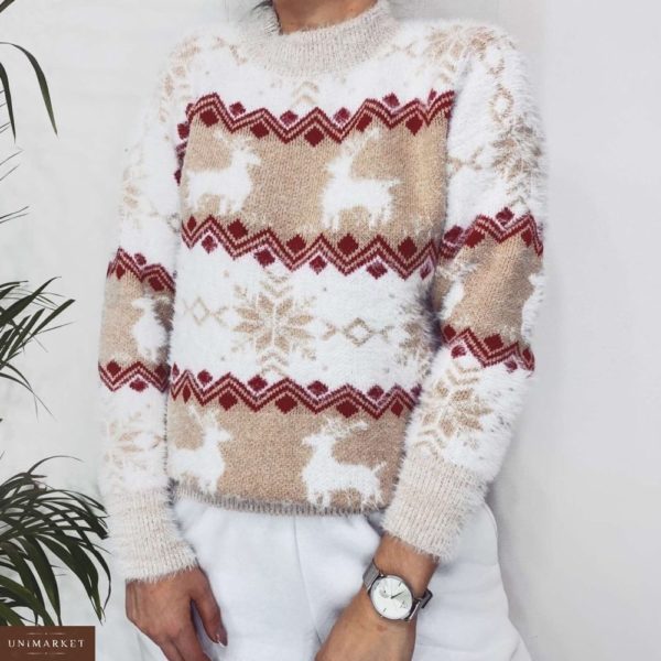 Заказать в подарок свитер женский с оленями и снежинками цвета бежевого недорого