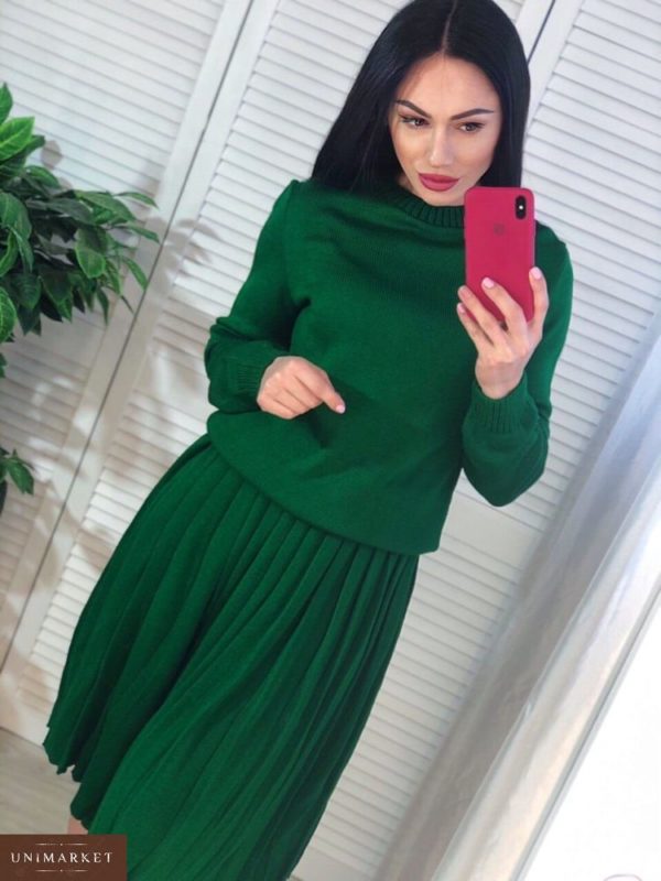 Придбати недорого жіночий костюм зі спідницею плісе з в'язки з шерстю зеленого кольору оптом Україна
