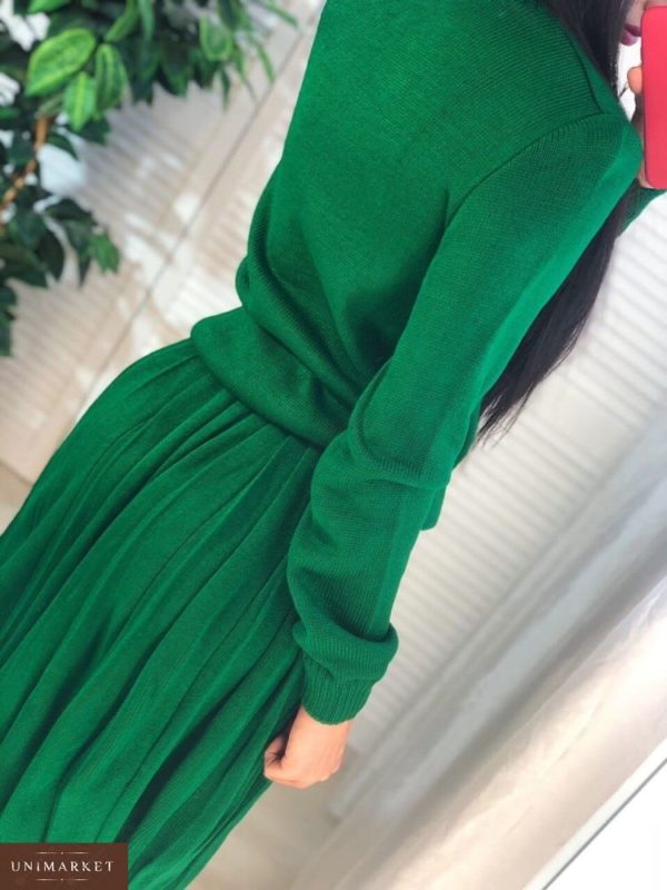 Заказать в подарок женский с юбкой костюм плиссе из вязки с шерстью цвета зеленого дешево