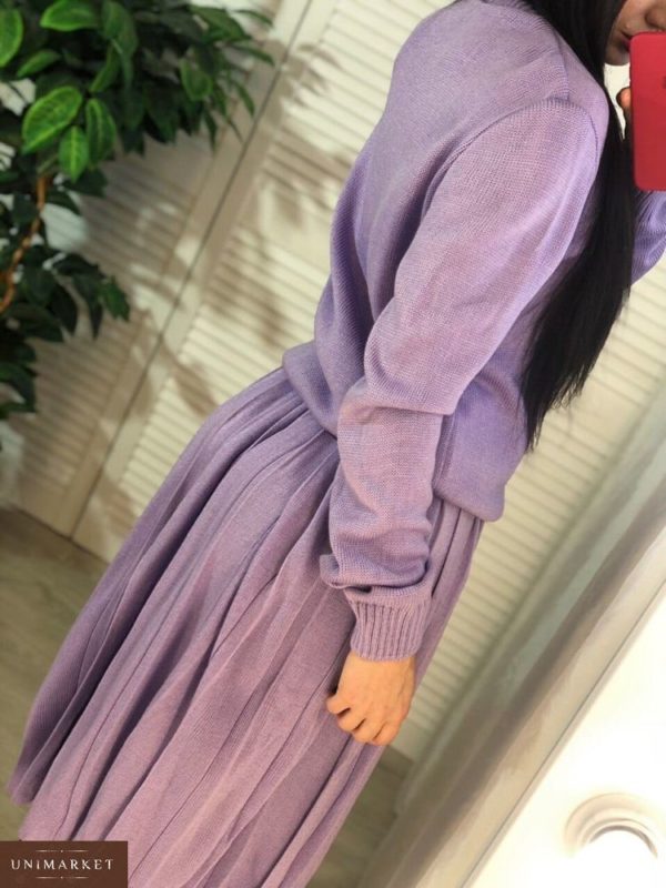 Приобрести дешево женский костюм из вязки с юбкой плиссе и шерстью цвета сирени недорого