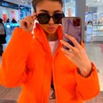 Приобрести недорого женскую яркую весеннюю куртку на змейке оранжевого цвета оптом Украина