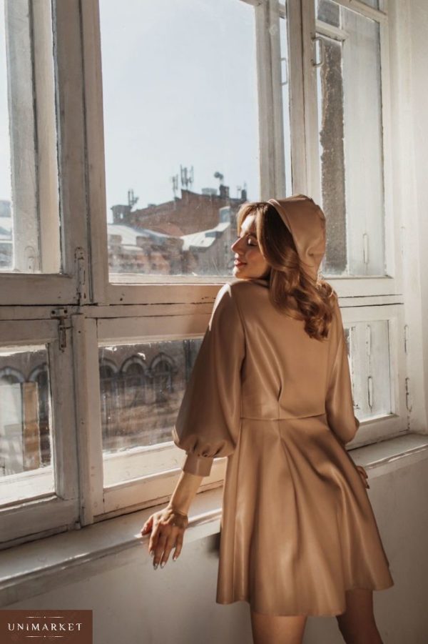 Купити в подарунок жіночу сукню в комплекті з беретом міні зі шкіри на замші кольору капучіно в Україні