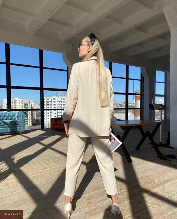 Приобрести женский костюм брючный с двубортным пиджаком на подкладке песочного цвета в интернете выгодно