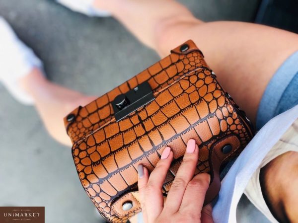 Придбати недорого жіночу сумку під крокодила з еко шкіри коричневого кольору оптом Україна