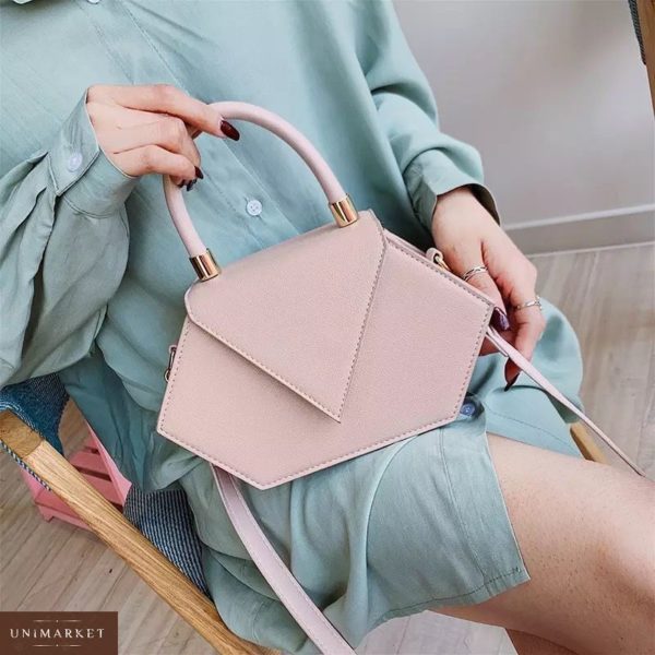 Купити дешево жіноча сумка з еко шкіри асиметрична ніжно-рожевого кольору в подарунок