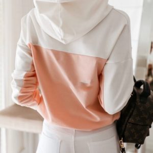Придбати в інтернеті персиковий жіночий двоколірний батник зі спущеною лінією плеча (розмір 42-52) зі знижкою