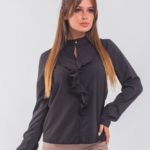 Купити чорну жіночу блузку з жабо з регулюючими рукавами (розмір 42-56) в Україні
