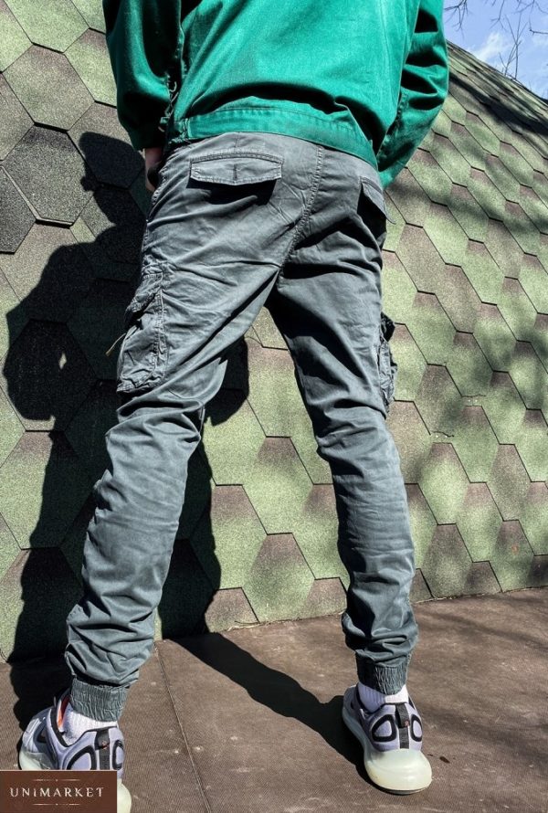 Заказать онлайн серые мужские джоггеры с накладными карманами (размер 29-38) со скидкой