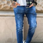 Замовити онлайн чоловічі сині завужені джинси з невеликими царапки по знижці