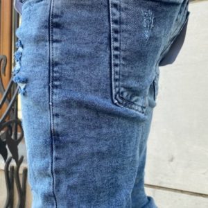 Приобрести мужские голубые светлые зауженные джинсы с рваными вставками выгодно
