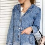 Заказать синюю женскую джинсовую удлиненную куртку с капюшоном (размер 40-50) по скидке