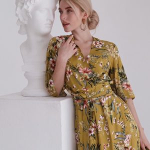 Заказать горчичное женское летнее платье на запах с v-образным декольте в Украине