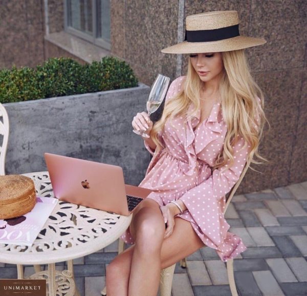 Замовити онлайн рожеве жіноче плаття міні в горох на запаху з рукавами кльош в Україні