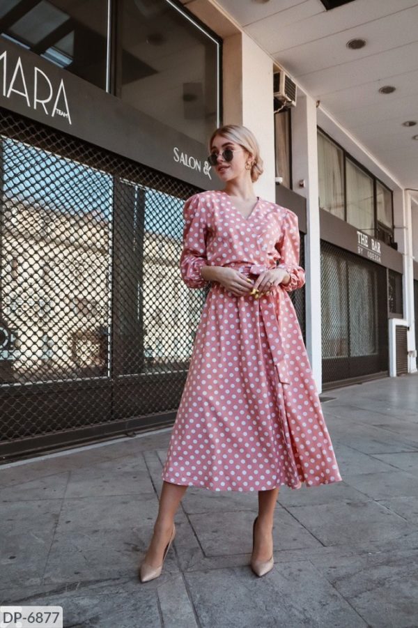 Купить онлайн розовое женское платье миди в горошек с рукавами-фонариками дешево