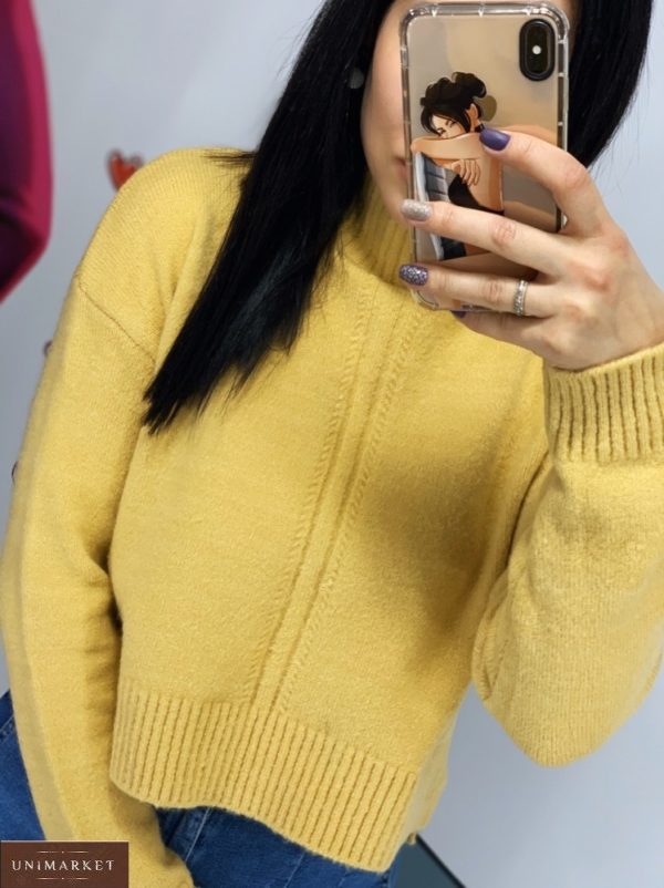 Заказать желтый женский короткий свитер с воротником-стойкой дешево