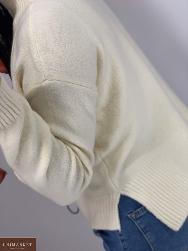 Придбати білий жіночий короткий светр з коміром-стійкою вигідно