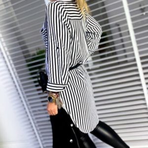 Купить онлайн женскую полосатую тунику-рубашку с карманом (размер 42-60) черно-белую выгодно