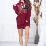 Придбати бордову жіночу туніку-худі з принтом (розмір 44-54) зі знижкою