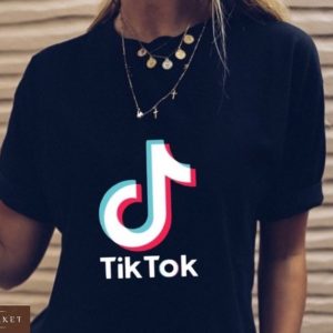 Купити онлайн чорну жіночу футболку з принтом Tik Tok в Одесі. Львові. Дніпрі