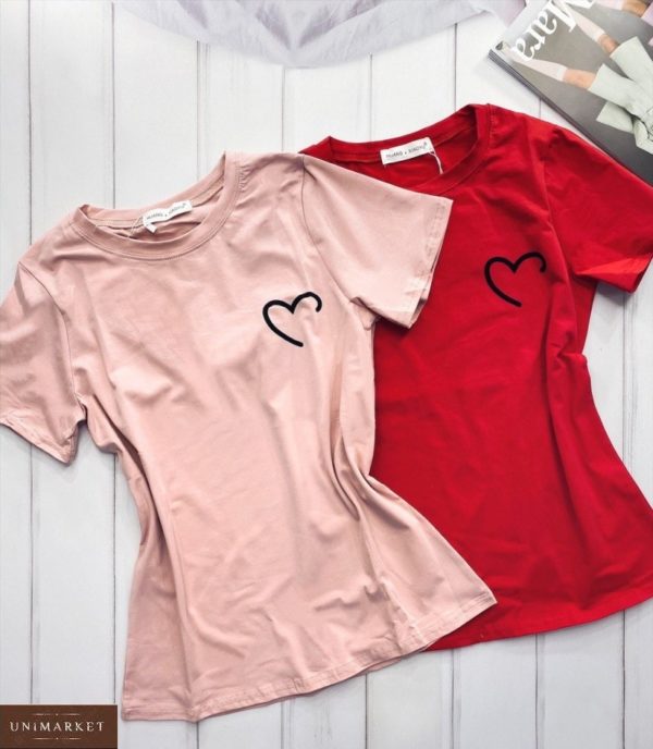 Приобрести красную, розовую женскую футболку свободного кроя с сердечком по скидке