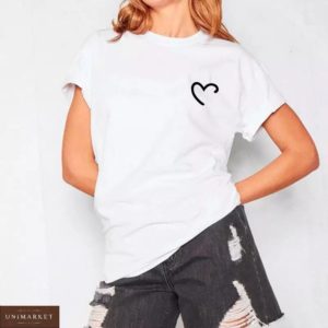 Приобрести белую женскую футболку свободного кроя с сердечком недорого