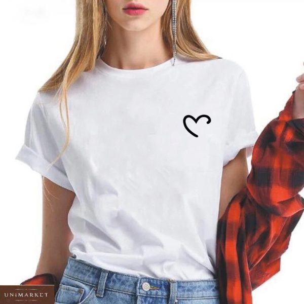 Заказать белую женскую футболку свободного кроя с сердечком дешево