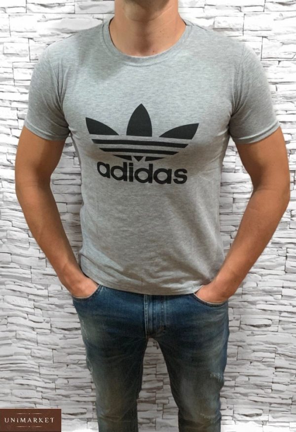 Приобрести серую мужскую футболку с эмблемой Adidas с круглым вырезом (размер 46-54) на подарок
