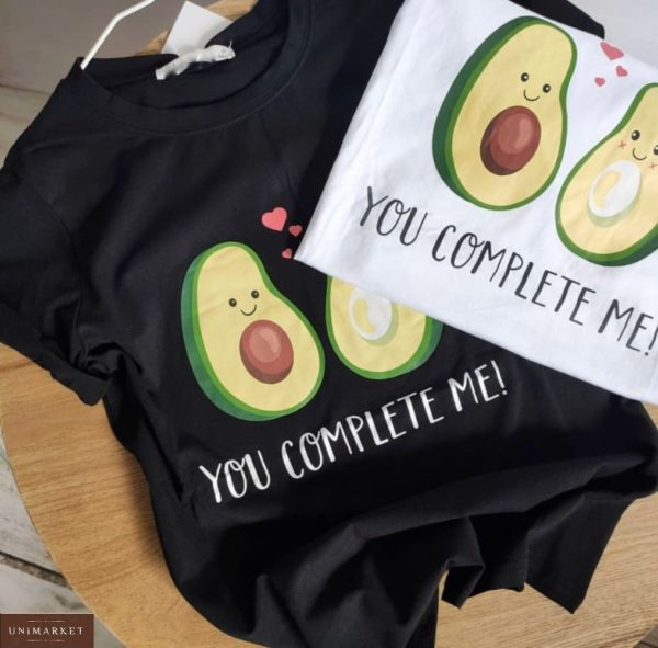 Замовити чорну, білу жіночу футболку з принтом дві половинки авокадо в Україні