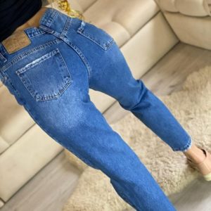 Приобрести женские синие рваные джинсы Mom дешево
