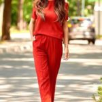 Замовити червоний жіночий однотонний брючний костюм з футболкою в Україні