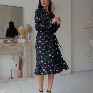 Купить женское чёрное платье миди с принтом бабочки (размер 42-52) недорого