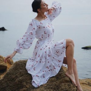 Заказать женское белое платье с принтом вишенки с поясом (размер 42-52) в Украине