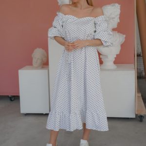 Приобрести женское белое летнее платье миди с открытыми плечами и объемными рукавами (размер 42-50) в Украине