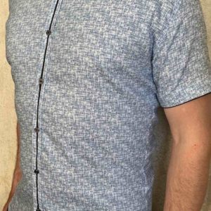 Купить серо-белую мужскую летнюю рубашку с коротким рукавом из хлопка (размер 46-54) дешево