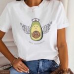 Замовити білу жіночу футболку з принтом авокадо з крильцями вигідно