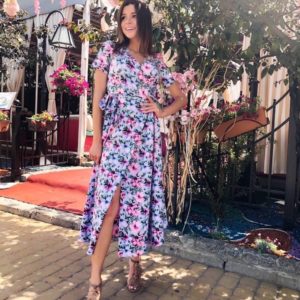 Замовити блакитне / рожеве жіноче яскраве плаття на запах з квітковим принтом в Україні