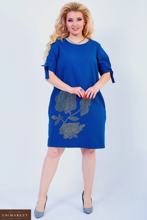 Замовити синє жіноче плаття з костюмкі зі стразами з зав'язками на рукавах (розмір 50-64) дешево