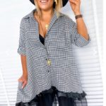 Замовити чорно-білу жіночу подовжену сорочку-туніку в клітку з сіткою (розмір 48-54) по знижці