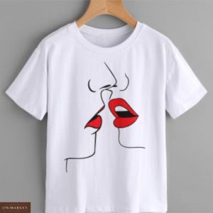 Купить женскую белую футболку с принтом с красными губами в интернете