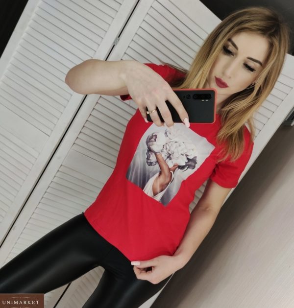 Приобрести красную женскую стильную футболку с цветочным принтом онлайн