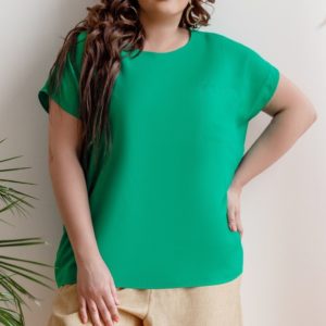 Приобрести зеленую женскую летнюю однотонную футболку из штапеля с карманом (размер 42-58) выгодно