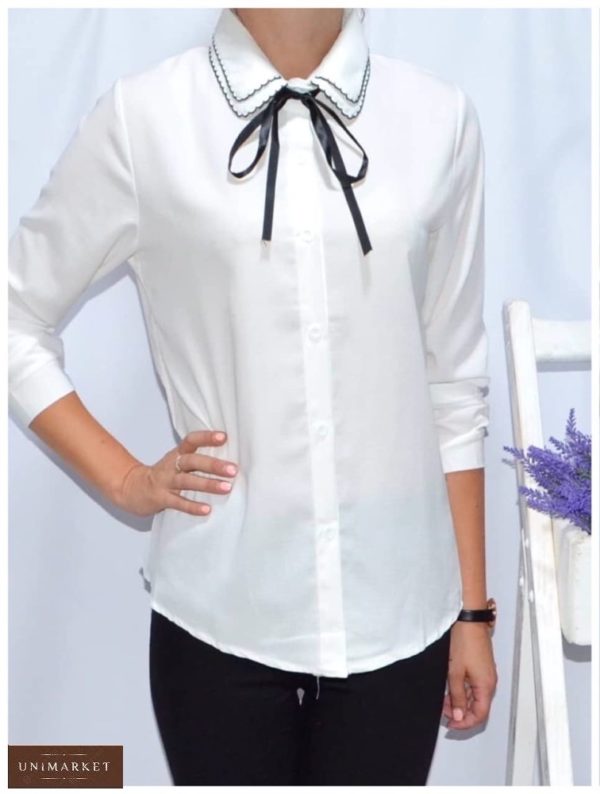 Купити жіночу білу блузку з бавовни з оригінальним коміром дешево