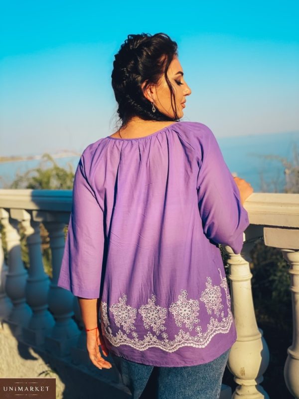 Замовити лавандову жіночу вільну блузку з батисту з вишивкою (розмір 50-56) дешево
