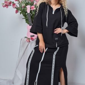 Приобрести черного цвета костюм двойка: юбка и кофта с капюшоном для женщин (размер 50-60) онлайн