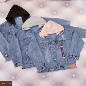 Купити рожеву, чорну, сіру жіночу джинсову куртку з кольоровим трикотажним капюшоном дешево