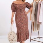 Купить коричневое цветочное платье для женщин из штапеля с открытыми плечами (размер 50-56) в Украине