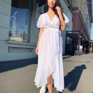 Замовити жіноче ніжне біле плаття з шифону на запах за низькими цінами
